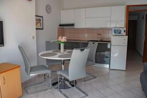Kuchyň nebo kuchyňský kout v ubytování Apartments Daira