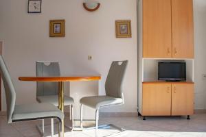 TV a/nebo společenská místnost v ubytování Apartments Daira
