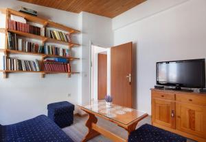 TV a/nebo společenská místnost v ubytování Apartment Ante M