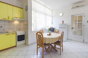 Kuchyň nebo kuchyňský kout v ubytování Apartments Vinko