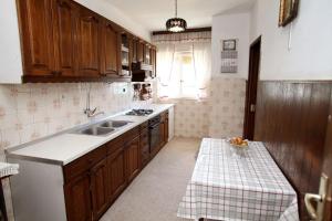 Kuchyň nebo kuchyňský kout v ubytování Apartments Mar