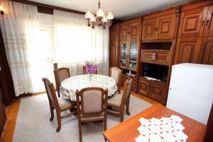 Kuchyň nebo kuchyňský kout v ubytování Apartments Mar