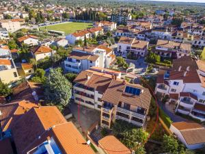 Nespecifikovaný výhled na destinaci Fažana nebo výhled na město při pohledu z apartmánu