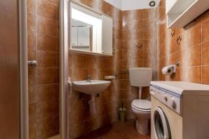 Koupelna v ubytování Apartments Mir