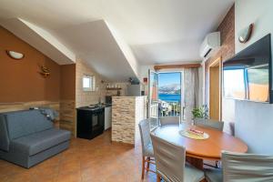 Η κουζίνα ή μικρή κουζίνα στο Apartments Pavo
