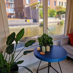 Balkoni atau teres di Woonboot Zus Zwaan
