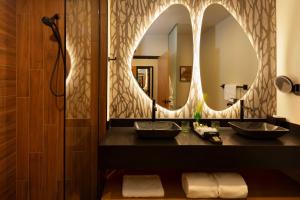 a bathroom with two sinks and a large mirror at The Swiftwater in Swiftwater