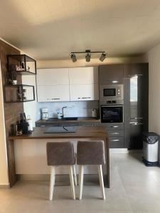 Kuchyň nebo kuchyňský kout v ubytování Apartments Ita 1
