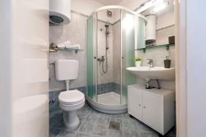 Kúpeľňa v ubytovaní Apartments Marija + 27 fotografií