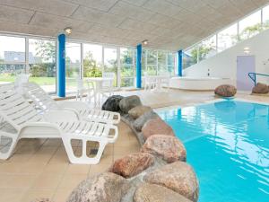 Bazén v ubytování Holiday home Hemmet CLVIII nebo v jeho okolí