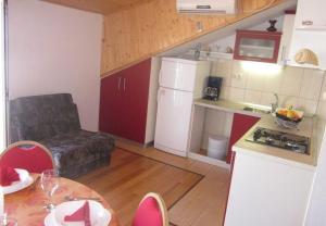 Kuchyňa alebo kuchynka v ubytovaní Apartments Sto