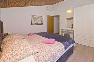 Postel nebo postele na pokoji v ubytování Apartments Nadi