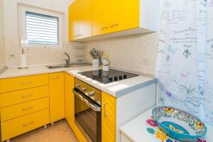 Kuchyňa alebo kuchynka v ubytovaní Apartment Angie