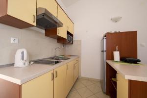 Kuchyňa alebo kuchynka v ubytovaní Apartments Ruzica