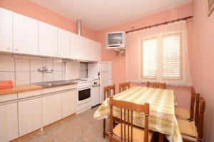Kuchyň nebo kuchyňský kout v ubytování Apartments Lukovac + 24 fotografií