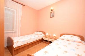 Postel nebo postele na pokoji v ubytování Apartments Lukovac