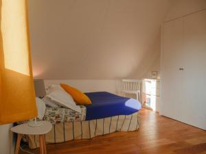Łóżko lub łóżka w pokoju w obiekcie Maison Neuve Confortable Proche Plages à Locmaria – Jardin, Terrasse, Wifi, Classée 3* - FR-1-418-209