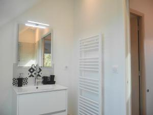 Zdjęcie z galerii obiektu Maison Neuve Confortable Proche Plages à Locmaria – Jardin, Terrasse, Wifi, Classée 3* - FR-1-418-209 w mieście Locmaria