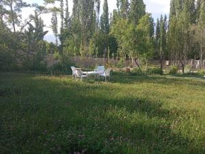 Сад в Skardu Resort skardu