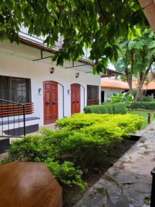 Un jardín fuera de Poco a Poco Hostel