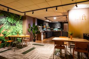 Kuchyň nebo kuchyňský kout v ubytování Bud Gett Hostels