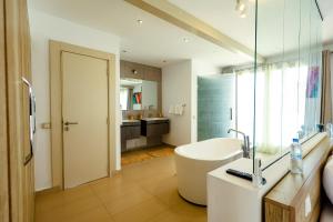 Palms Resort Assinie Managed by Accor的一间浴室