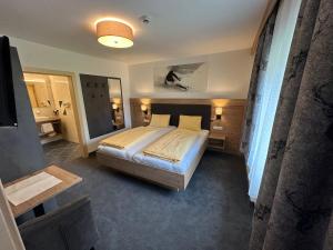 Łóżko lub łóżka w pokoju w obiekcie Hotel Garni Dorfblick