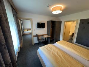Łóżko lub łóżka w pokoju w obiekcie Hotel Garni Dorfblick