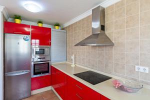 Kuchnia lub aneks kuchenny w obiekcie Apartment Limonade Deluxe Main Center Playa Blanca By PVL