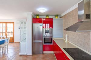 Kuchnia lub aneks kuchenny w obiekcie Apartment Limonade Deluxe Main Center Playa Blanca By PVL
