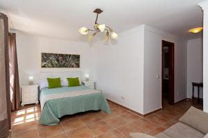 Łóżko lub łóżka w pokoju w obiekcie Apartment Limonade Deluxe Main Center Playa Blanca By PVL