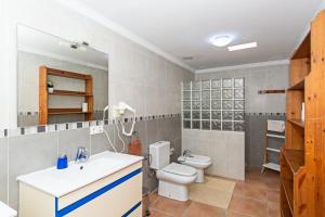 Łazienka w obiekcie Apartment Limonade Deluxe Main Center Playa Blanca By PVL