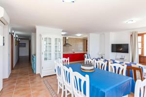 Telewizja i/lub zestaw kina domowego w obiekcie Apartment Limonade Deluxe Main Center Playa Blanca By PVL