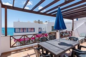 Balkon lub taras w obiekcie Apartment Limonade Deluxe Main Center Playa Blanca By PVL