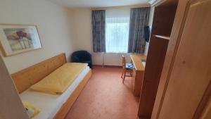 Łóżko lub łóżka w pokoju w obiekcie Hotel Garni Dorfblick