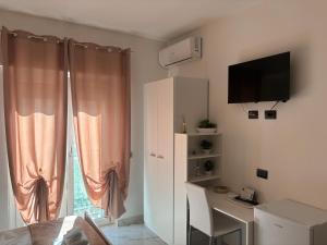 a room with a desk with a computer and a window at B&B A un passo dal mare in Crotone