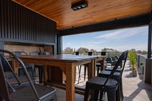 a large wooden table with chairs on a patio at Grooklyn - Dpto Temporales con cochera gratis in Rosario
