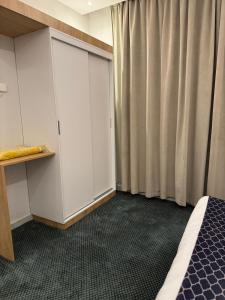 Voodi või voodid majutusasutuse Juri Ahla Al Masayef Furnished Units toas