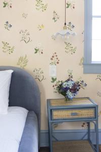 Χώρος καθιστικού στο The Nicholas Carriage King Suite - Walk to King +18 φωτογραφίες