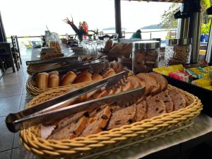 Comida no hotel ou em algum lugar perto