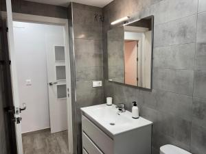 Kúpeľňa v ubytovaní Apartamento La Verdad + 31 fotografií