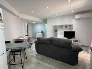 Televízia a/alebo spoločenská miestnosť v ubytovaní Apartamento La Verdad
