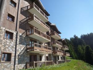 a building with balconies on the side of it at Appartement lumineux 8 pers avec piscine et parking près des pistes à Villard-sur-Doron - FR-1-293-363 in Villard-sur-Doron