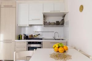 Kuchyň nebo kuchyňský kout v ubytování Arryanna Apartment