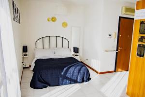 Postel nebo postele na pokoji v ubytování Arryanna Apartment