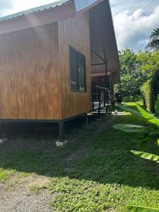 Κήπος έξω από το Cabinas Guacamaya Cabuya - 2 cuartos +10 φωτογραφίες