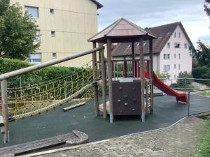Herní místnost nebo prostor pro děti v ubytování Chambre spacieuse et confortable avec écran plat