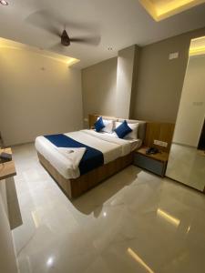JMB Hotel Height客房内的一张或多张床位
