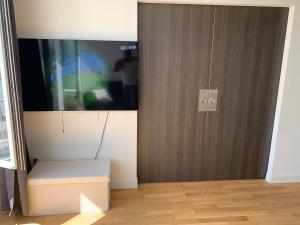 TV o dispositivi per l'intrattenimento presso Appartement neuf, vue sur saône