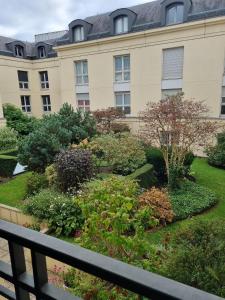 Κήπος έξω από το Hermès Apartment - Versailles Château